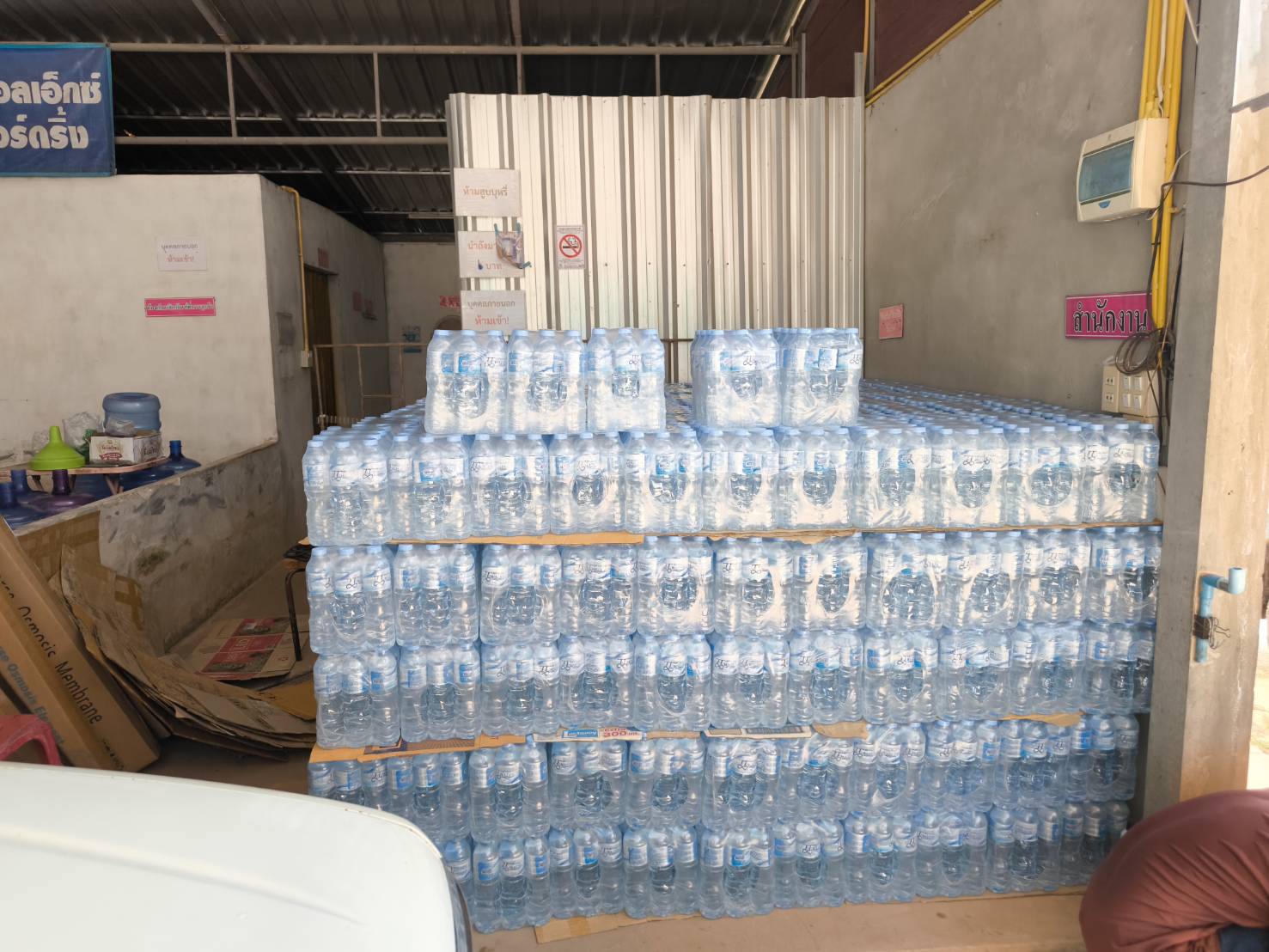 การขนส่งน้ำดื่มให้ร้านค้าส่งในร้อยเอ็ด รวดเร็วและมีมาตรฐาน