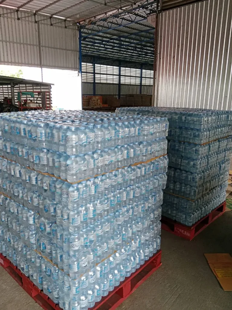 บริการ ส่งน้ำดื่ม มข กังสดาล - หลัง มข. น้ำดื่มราคาส่ง ส่งไวถึงหอพักและร้านอาหาร 3 ภายในโรงงานผลิตน้ำดื่ม มีถังน้ำขนาดใหญ่และเครื่องจักร